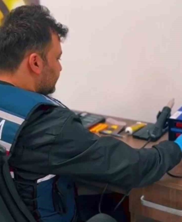 yalova-merkezli-8-ilde-siber-dolandiricilik-operasyonu-8-tutuklama-pObUhkVC.jpg