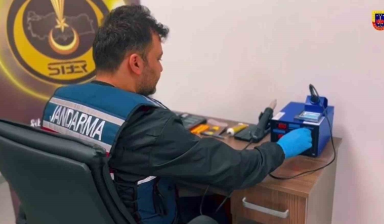 yalova-merkezli-8-ilde-siber-dolandiricilik-operasyonu-8-tutuklama-pObUhkVC.jpg