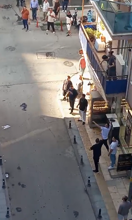 Yalova’da bıçaklı satırlı kavga: 2 yaralı 8 yalovada bicakli satirli kavga 2 yarali 4 1pD8eHb4