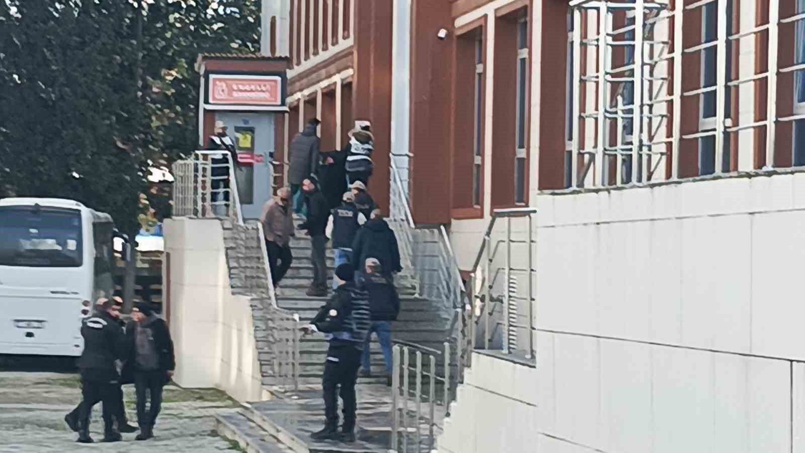 yalovada deas operasyonunda yakalanan 25 supheli adliyeye sevk edildi 4