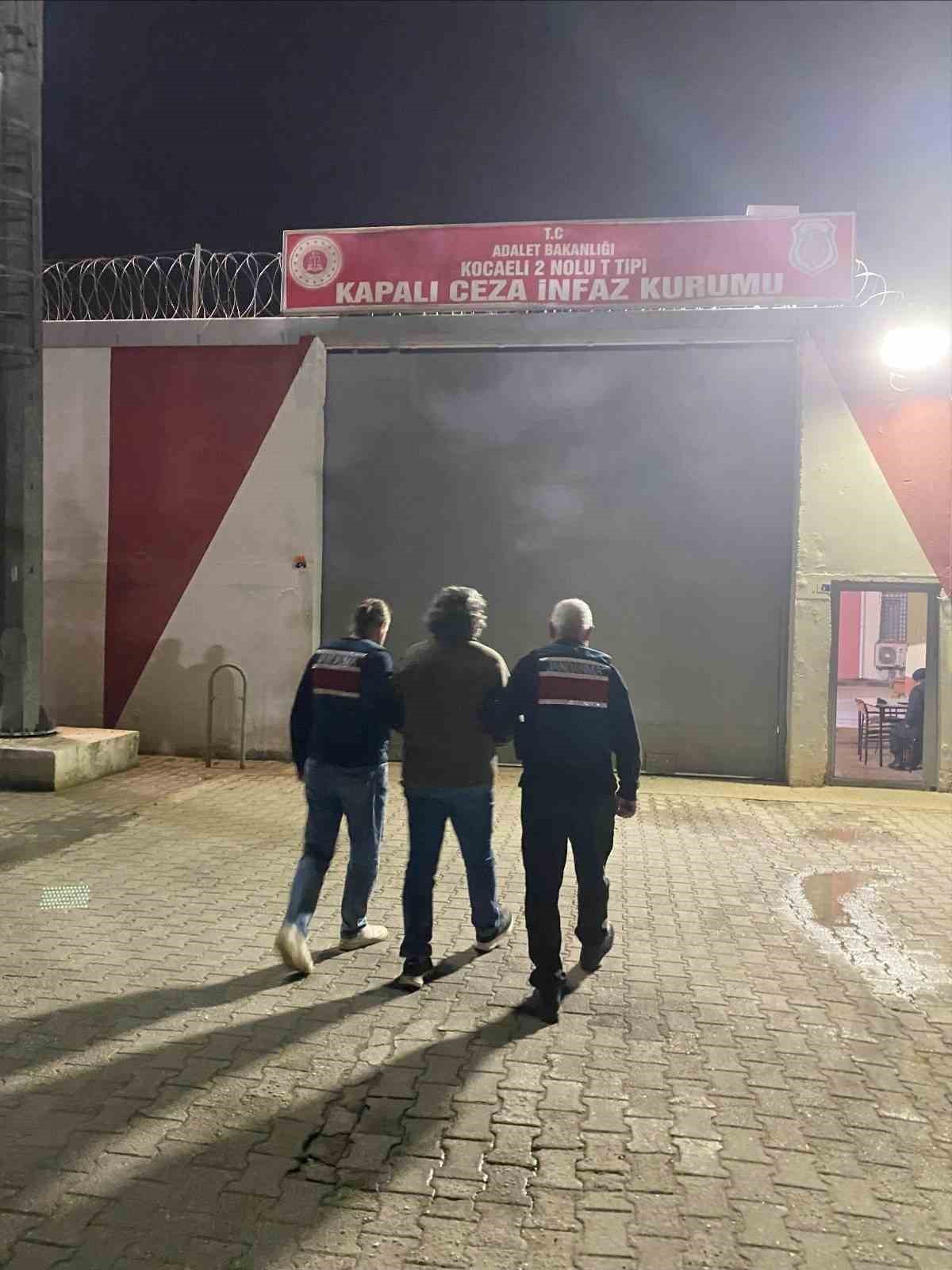 Yalova’da FETÖ firarisi yakalandı 5 yalovada feto firarisi yakalandi 1 IbILNaq7