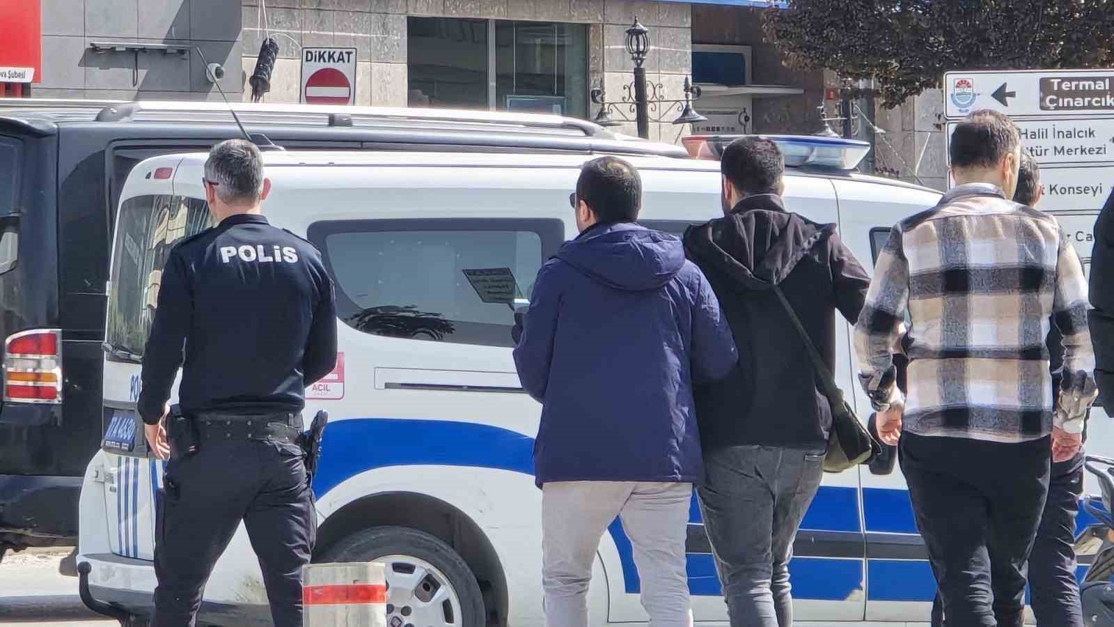 yalovada izinsiz fotograf ceken sahsa meydan dayagi 0