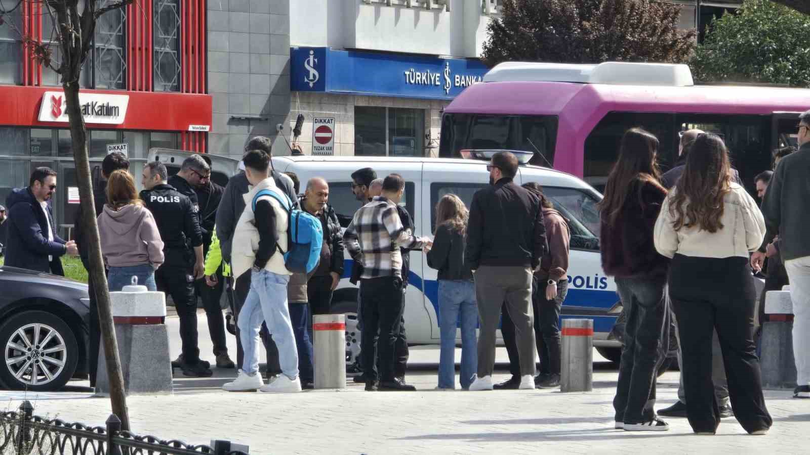 yalovada izinsiz fotograf ceken sahsa meydan dayagi 2 gZXzB2Js
