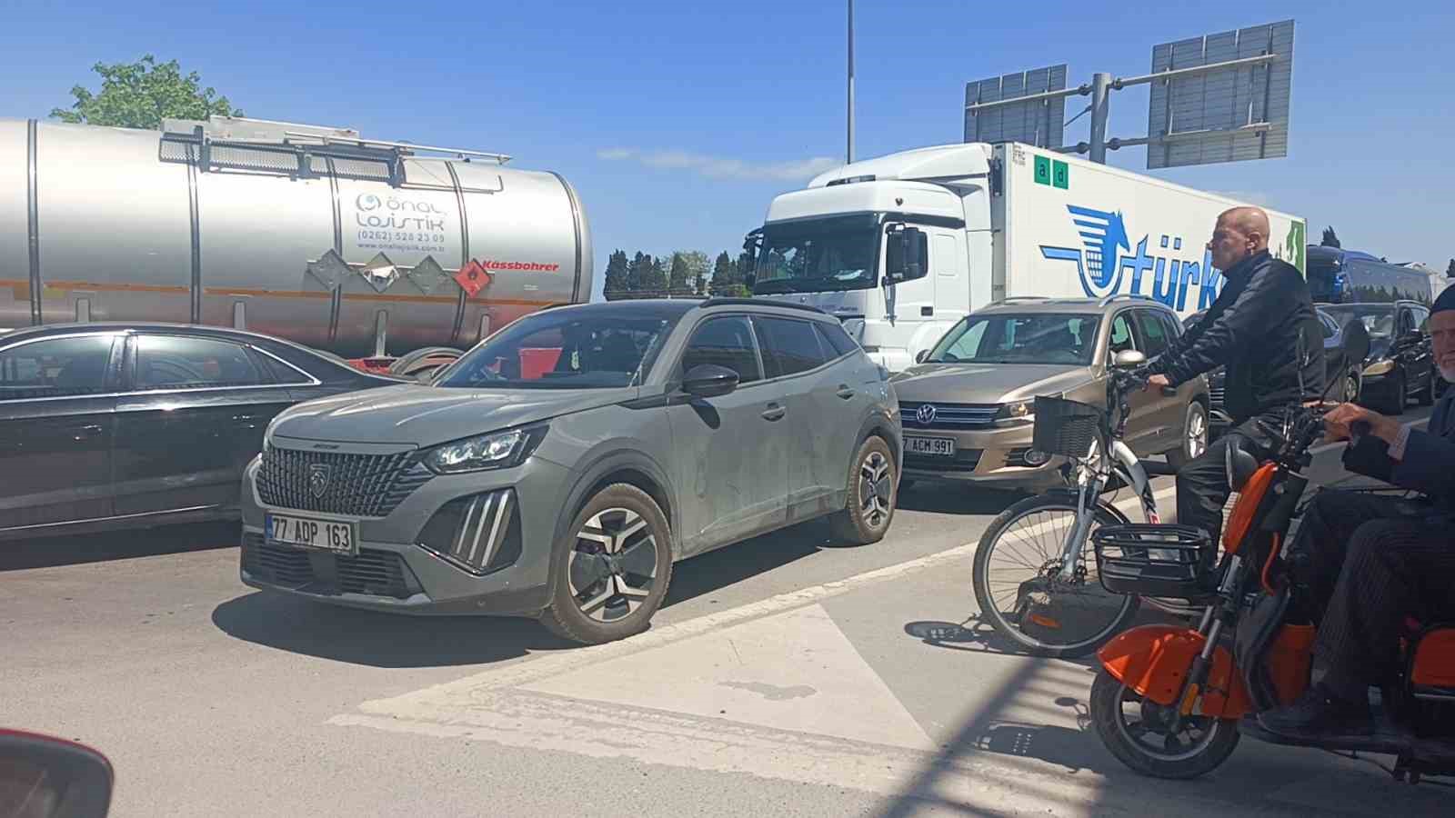 yalovada koprulu kavsakta calisma nedeniyle trafik yogunlugu 2 DkEMB5E8