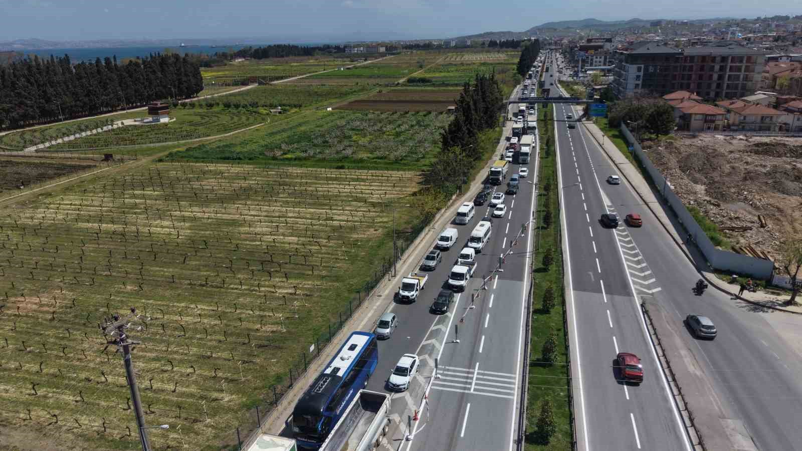 yalovada koprulu kavsakta calisma nedeniyle trafik yogunlugu 3