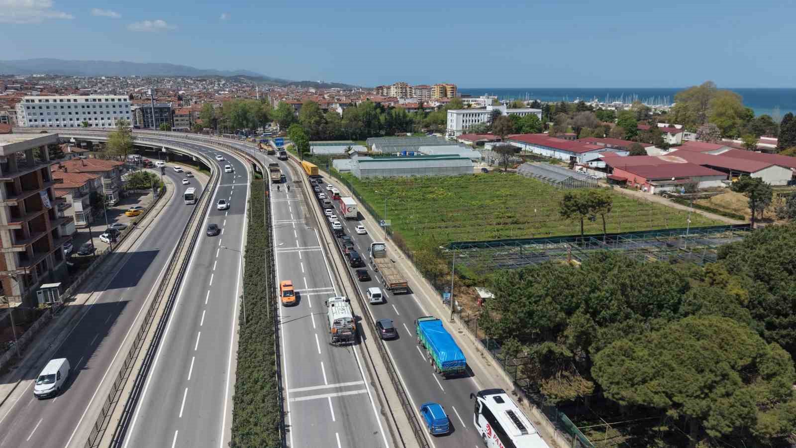 yalovada koprulu kavsakta calisma nedeniyle trafik yogunlugu 5 Q2Glbvre
