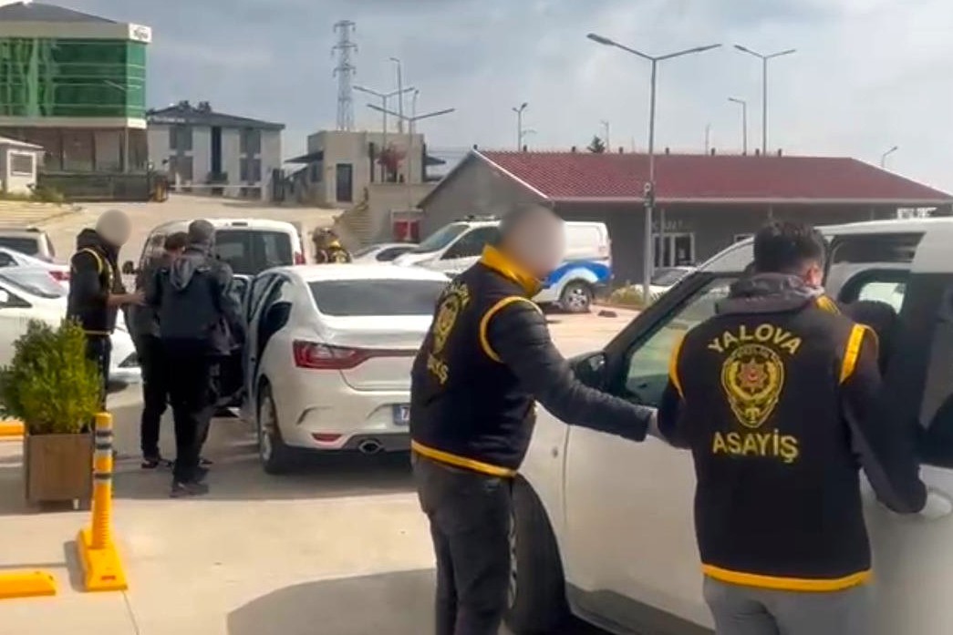yalovada kuyumcuda sahte altin bozduran 3 supheli tutuklandi 1 CXX8cB1Q