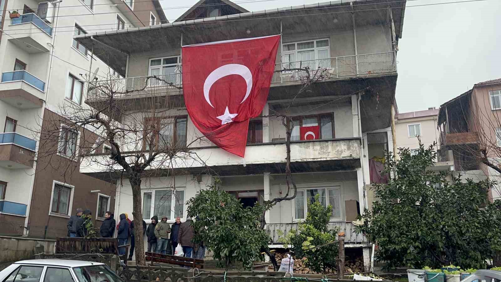 yalovada sehit olan polis memurunun duzcedeki baba ocagina aci haber ulasti 0 V1c3MXgw