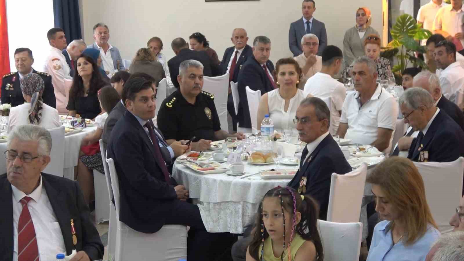 yalovada sehitler mezarlari basinda anildi 3 hFSkLG18