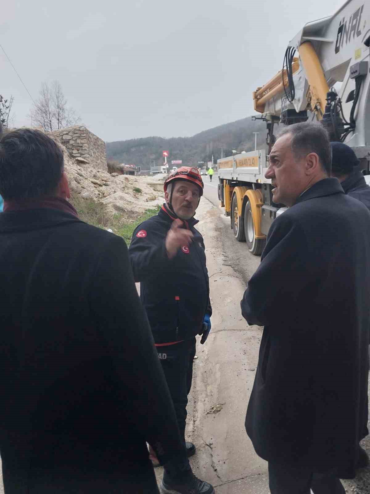 Yalova’da servis midibüsü kaza yaptı: 1 ölü, 20 yaralı 5 yalovada servis midibusu kaza yapti 1 olu 20 yarali 1 QT9M3AG2