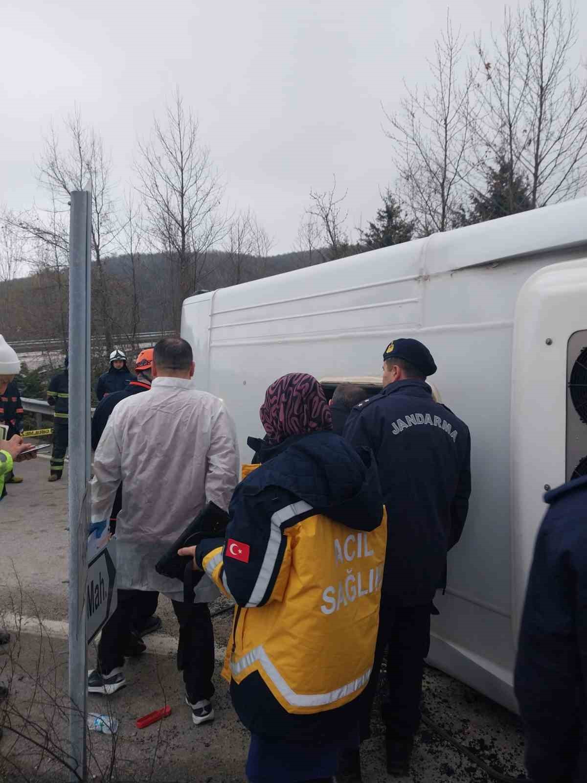 Yalova’da servis midibüsü kaza yaptı: 1 ölü, 20 yaralı 8 yalovada servis midibusu kaza yapti 1 olu 20 yarali 4 8wABnB1r