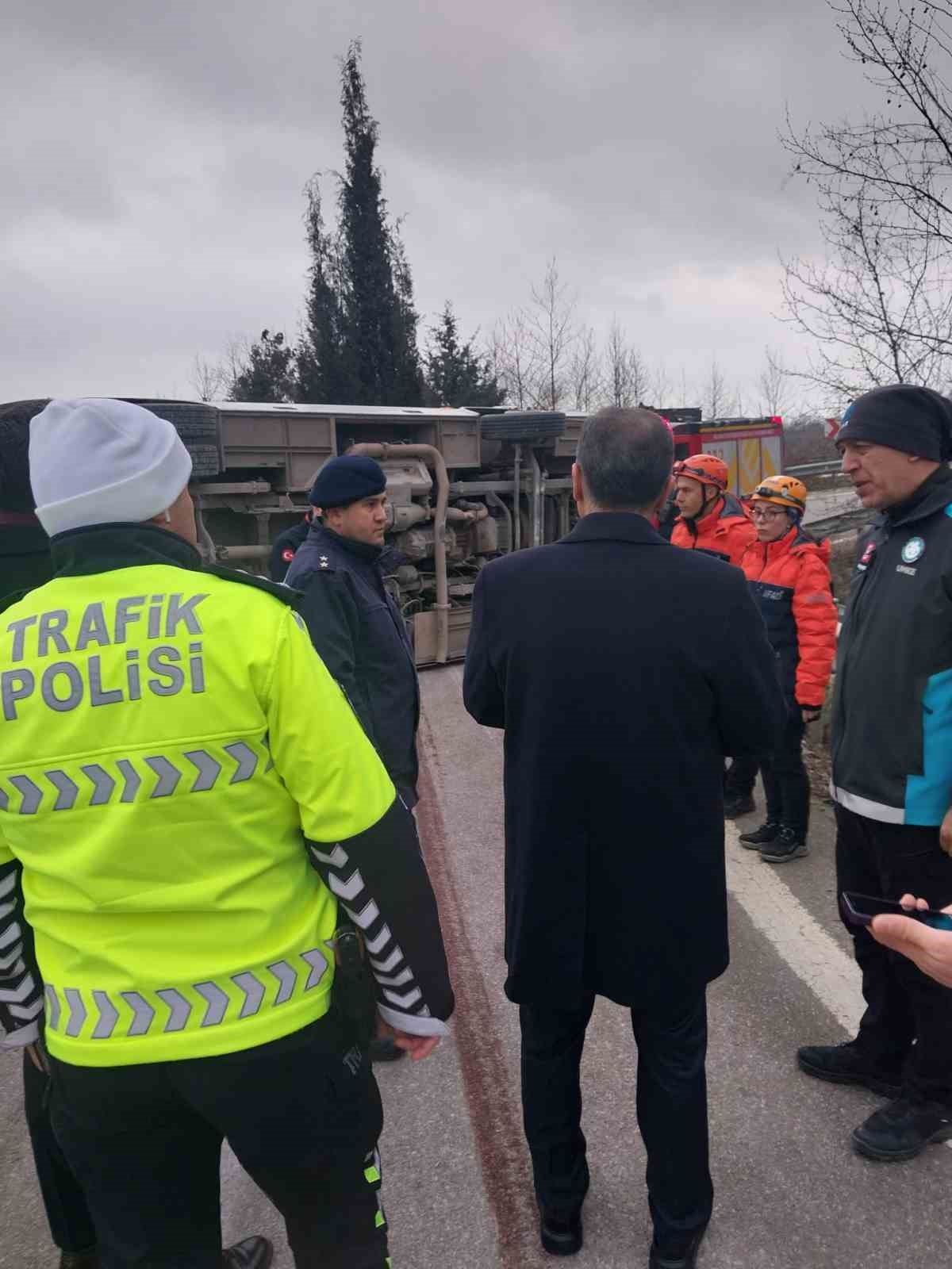 Yalova’da servis midibüsü kaza yaptı: 1 ölü, 20 yaralı 10 yalovada servis midibusu kaza yapti 1 olu 20 yarali 6 KJNevfbM