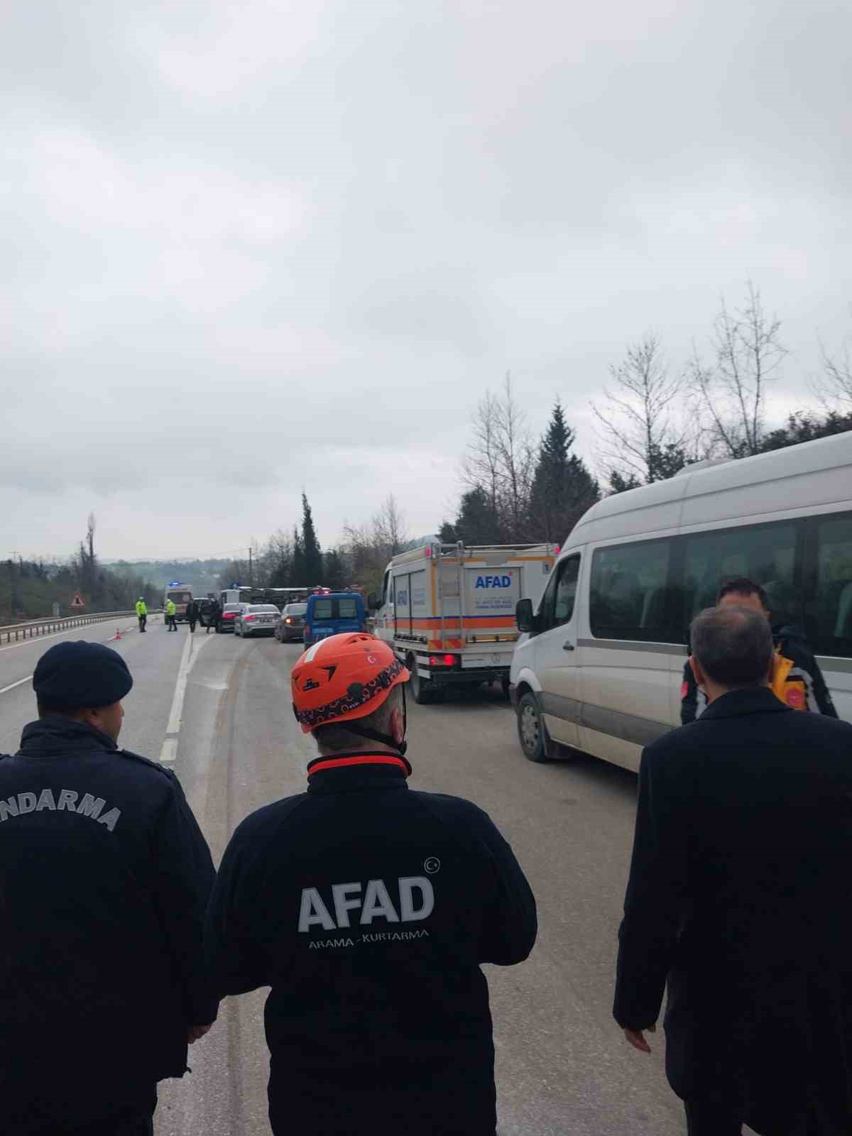 Yalova’da servis midibüsü kaza yaptı: 1 ölü, 20 yaralı 11 yalovada servis midibusu kaza yapti 1 olu 20 yarali 7 nAFcLPma
