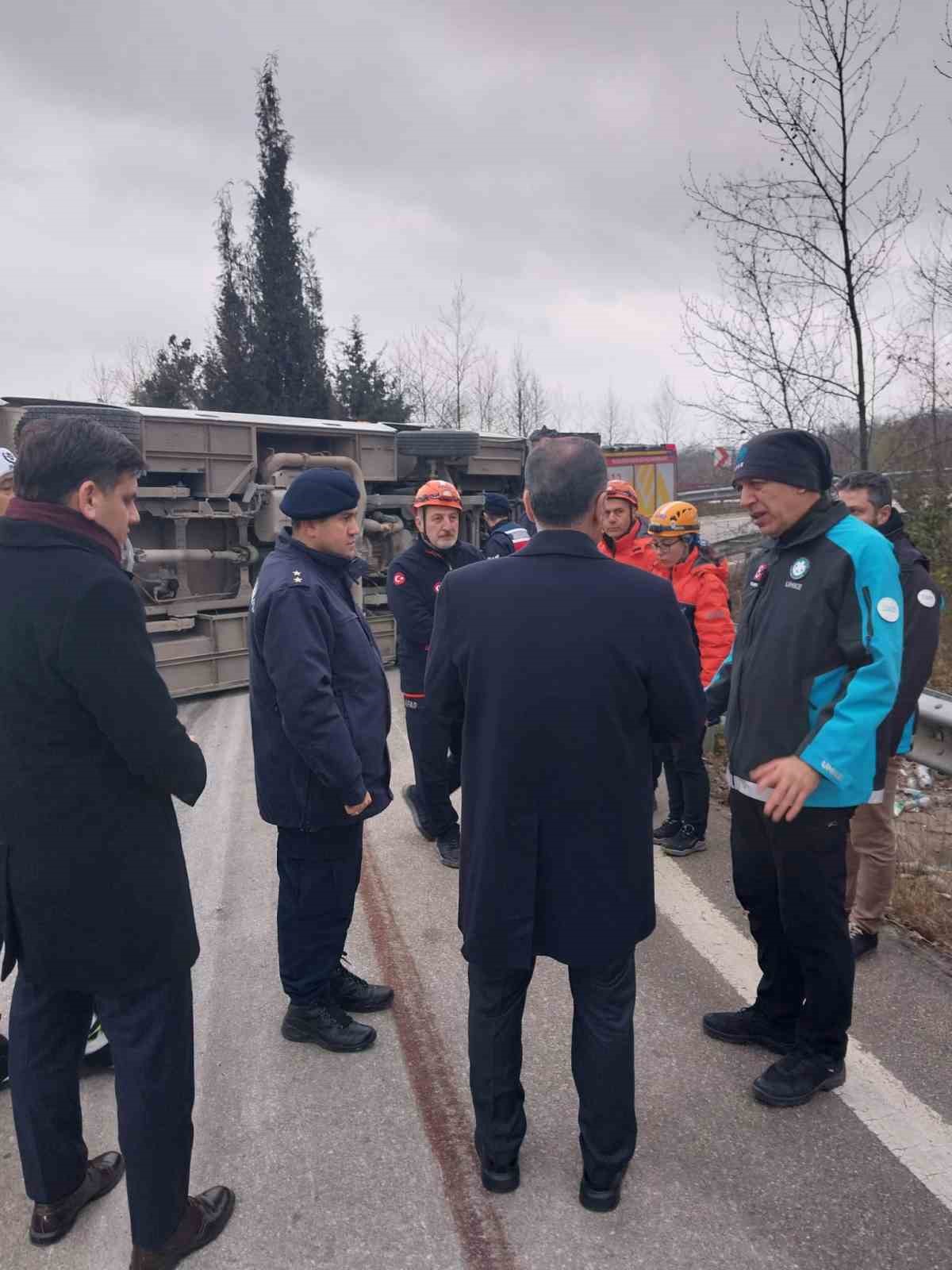 Yalova’da servis midibüsü kaza yaptı: 1 ölü, 20 yaralı 12 yalovada servis midibusu kaza yapti 1 olu 20 yarali 8 SBA486MW
