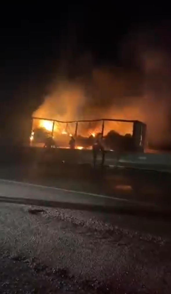 yalovada seyir halindeki tir alevlere teslim oldu 4 AUZW4FqW