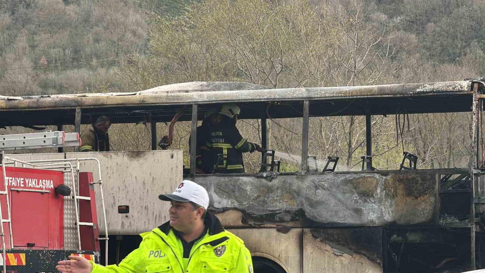 yalovada seyir halindeki yolcu otobusu alevlere teslim oldu 0