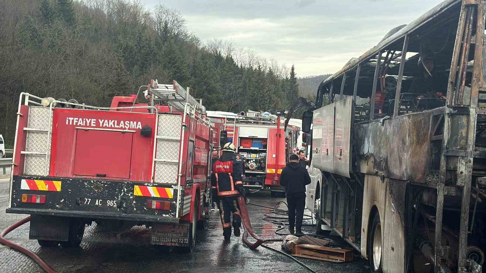 yalovada seyir halindeki yolcu otobusu alevlere teslim oldu 1 aSZnm76R