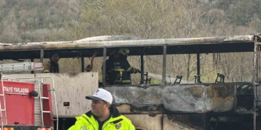 yalovada-seyir-halindeki-yolcu-otobusu-alevlere-teslim-oldu-ycvw1dYt.jpg