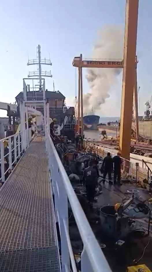 Yalova’da tersanedeki gemide patlama 4 yalovada tersanedeki gemide patlama 0 CiiDBEDp