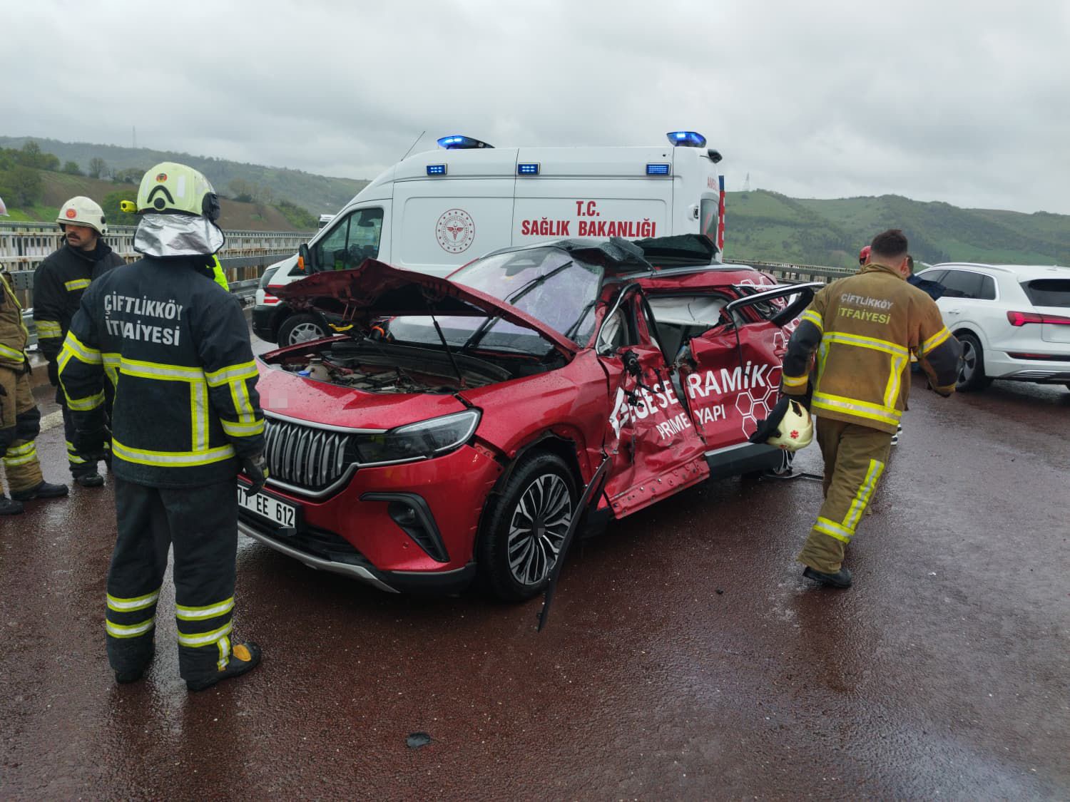 Yalova’da tır otomobille çarpıştı: 4 yaralı 6 yalovada tir otomobille carpisti 4 yarali 2
