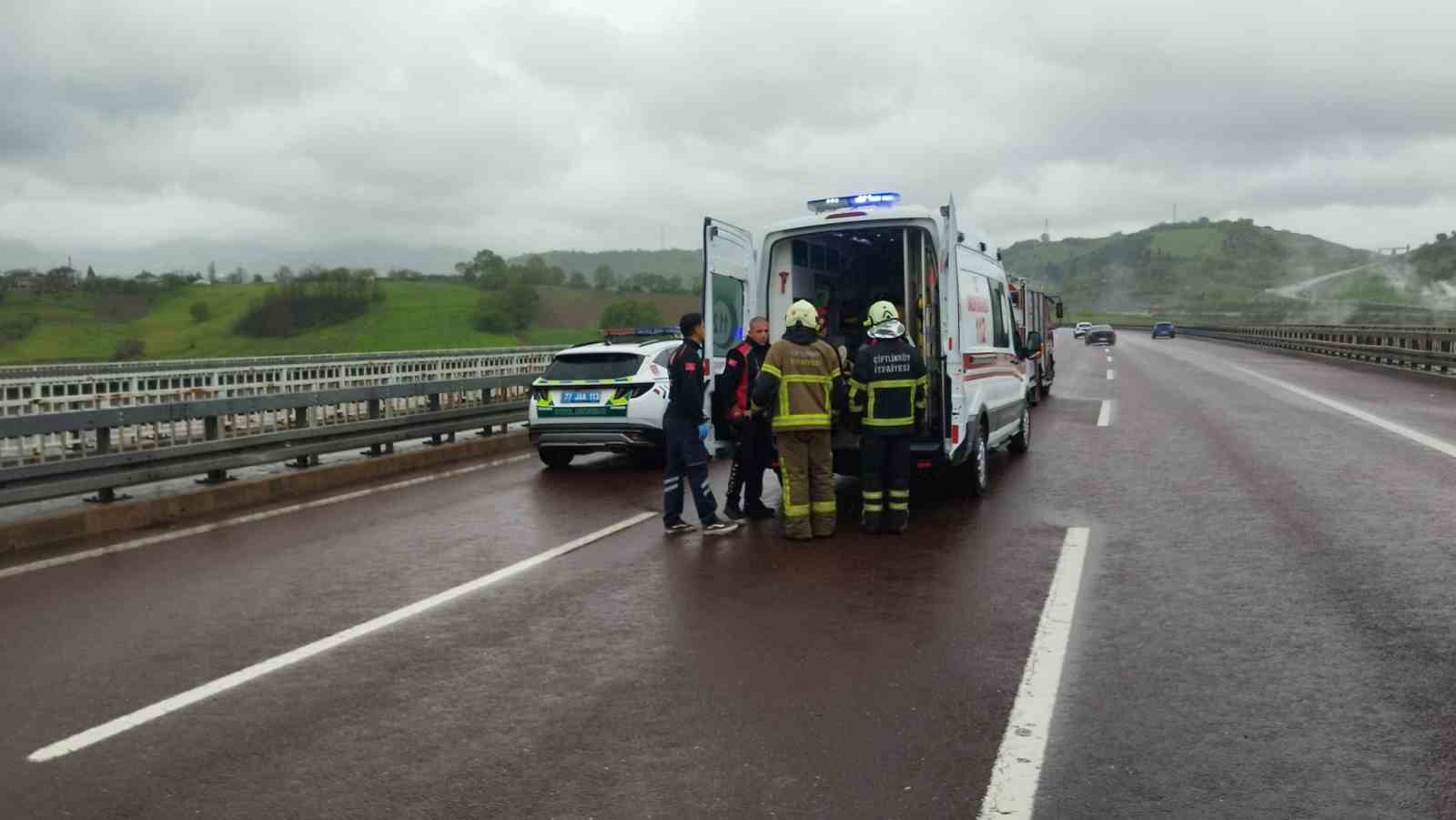 Yalova’da tır otomobille çarpıştı: 4 yaralı 9 yalovada tir otomobille carpisti 4 yarali 5 u7TMJXba