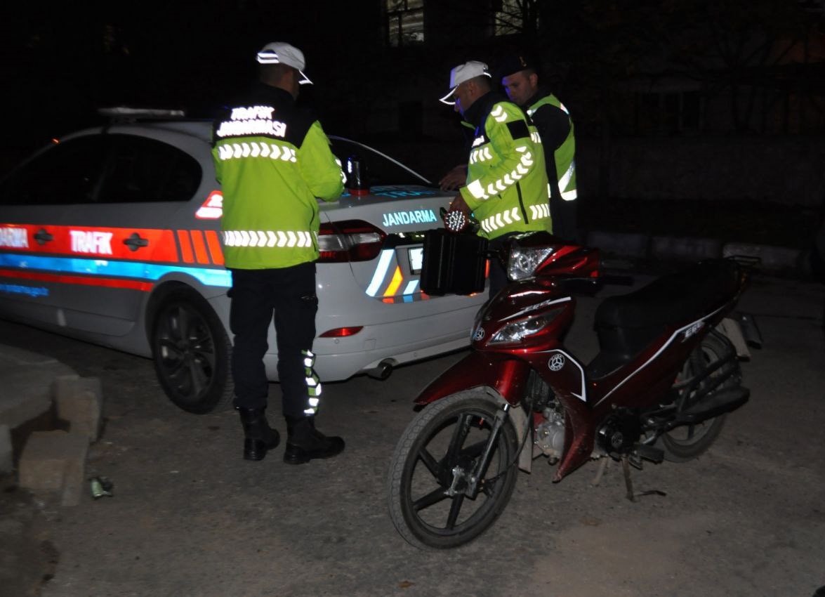 yalvacta 456 kisi ve 206 arac denetlendi 4 arac trafikten men edildi 0 CheZGs3S