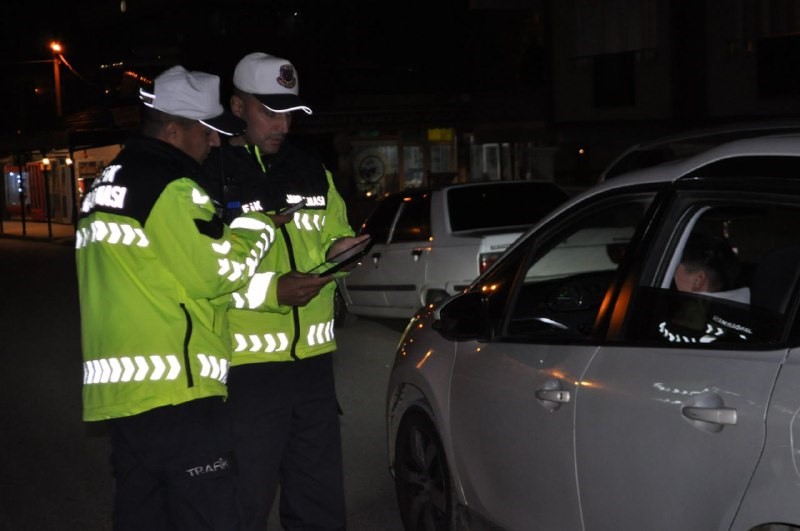 yalvacta 456 kisi ve 206 arac denetlendi 4 arac trafikten men edildi 2 BCLkDawR