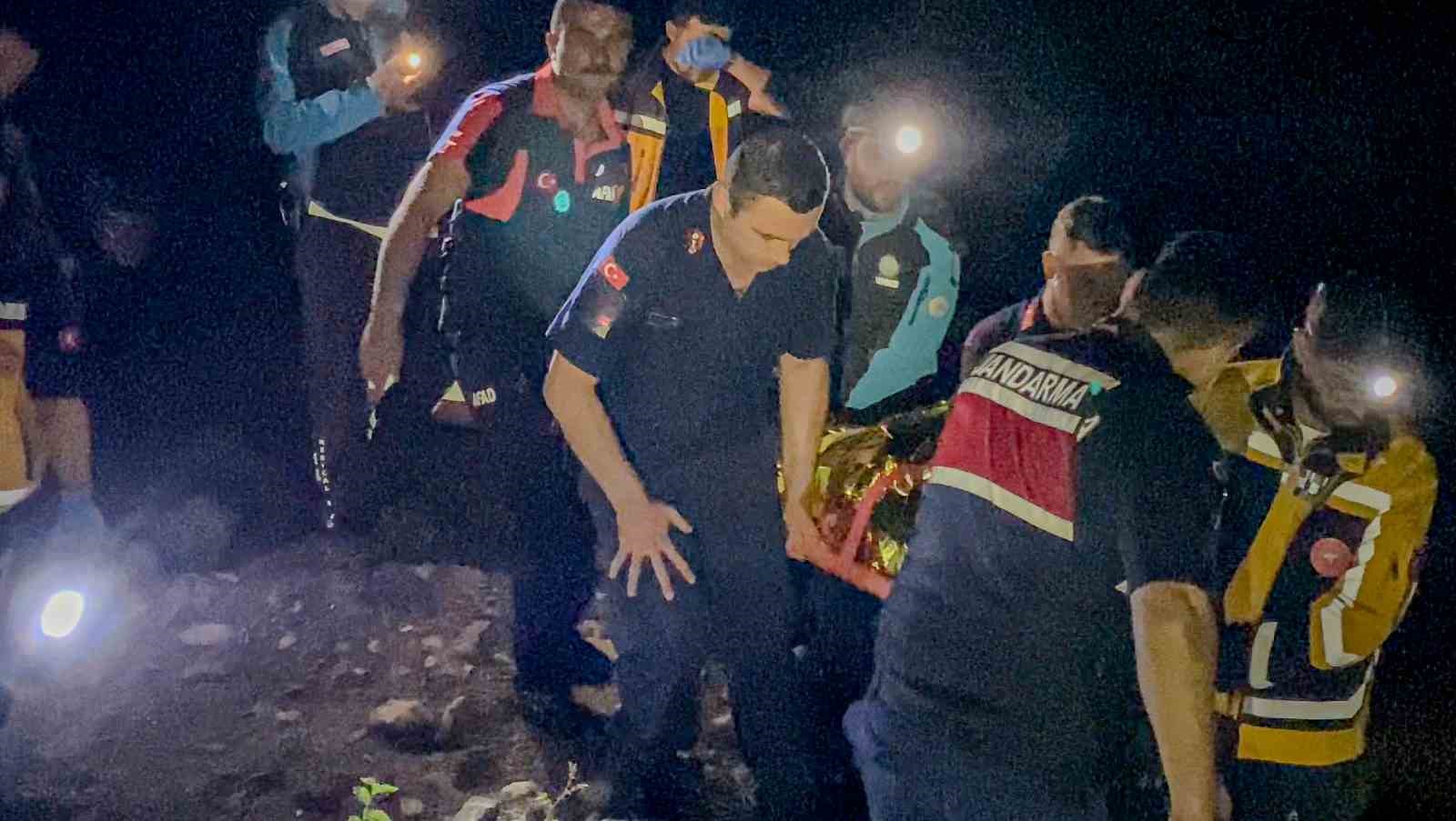 Yamaç paraşütüyle dere yatağına düşen vatandaş 5 saatlik çalışmayla kurtarıldı 5 yamac parasutuyle dere yatagina dusen vatandas 5 saatlik calismayla kurtarildi 1 JXa5smbR