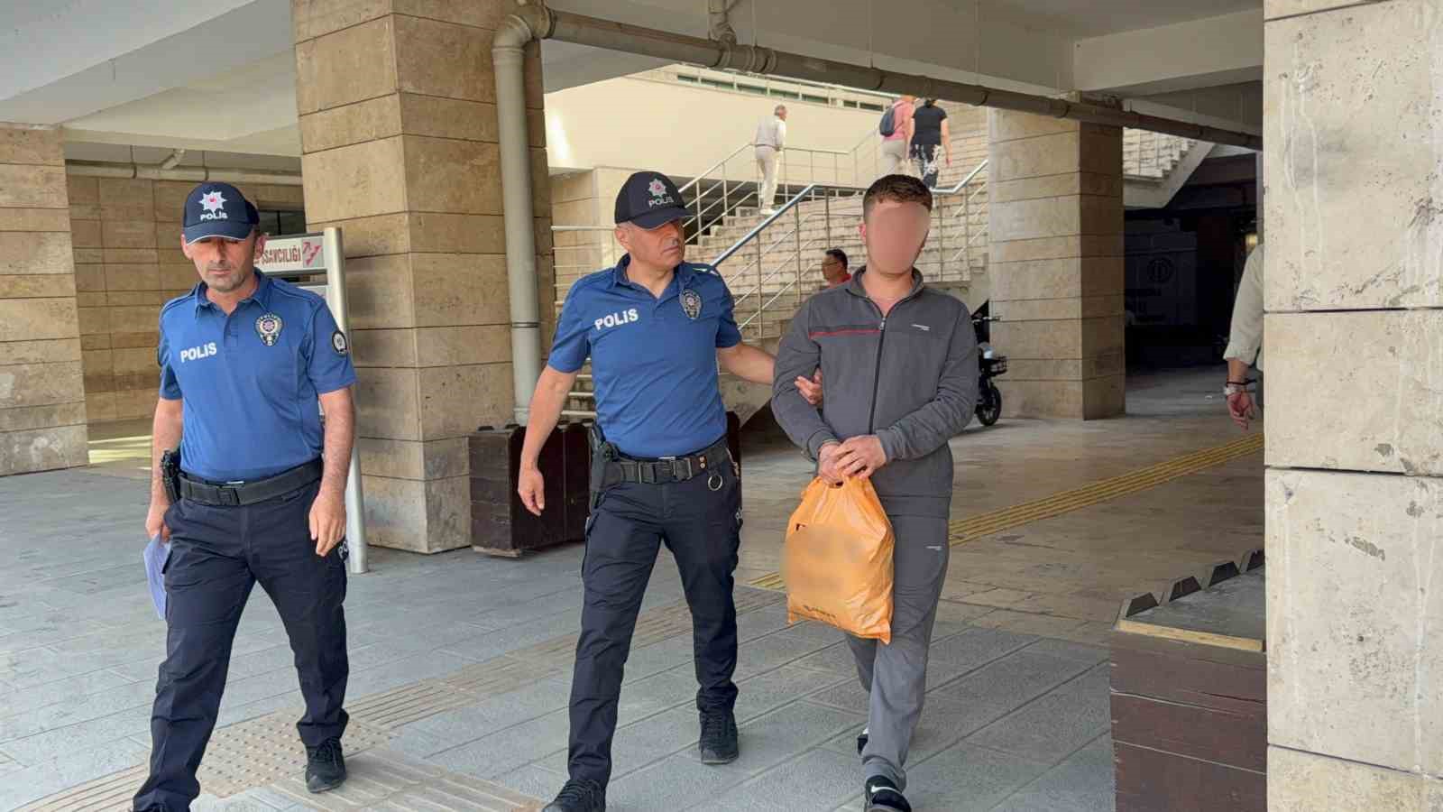 Yan bakma kavgası kanlı bitti: 1 tutuklama 4 yan bakma kavgasi kanli bitti 1 tutuklama 0 DHbmyzif