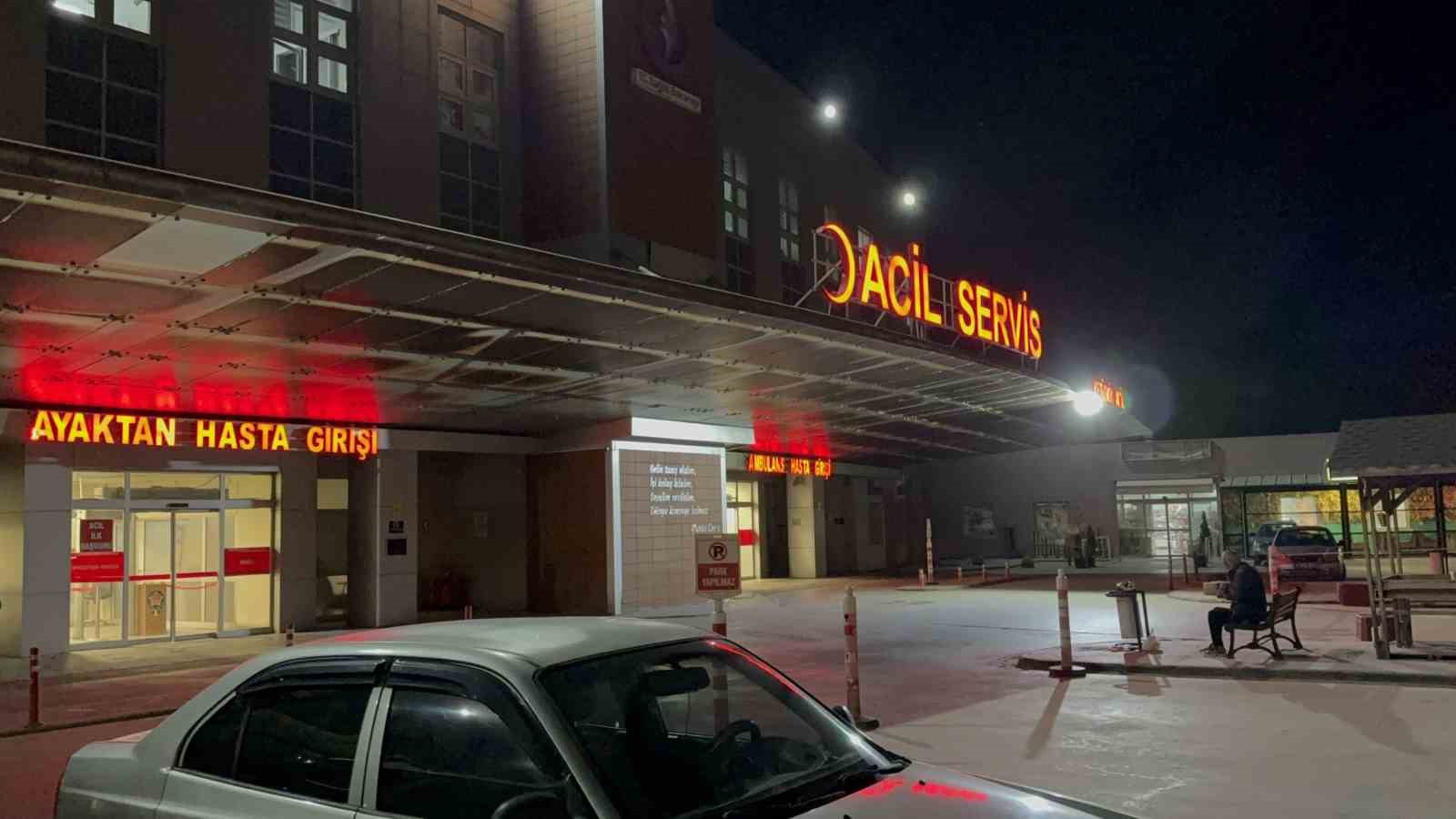 yan bakma kavgasinda 1 kisi oldu 1 sahis yaralandi 3 ynSONA5e