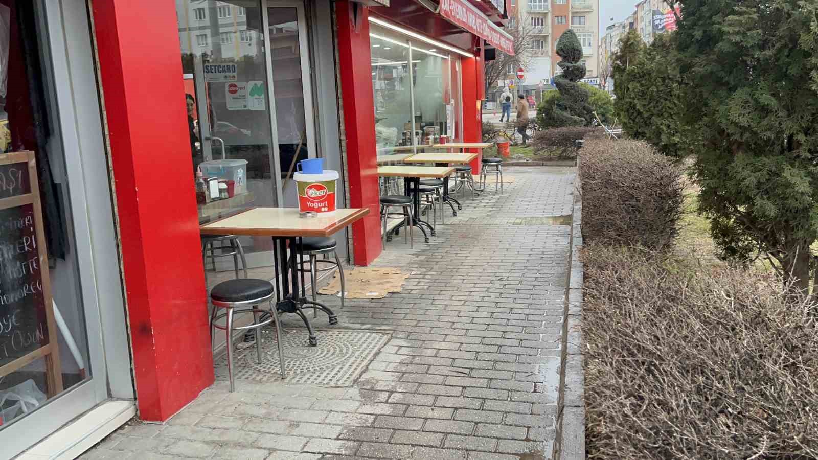yan bakma kavgasinda biri agir 2 kisi bicaklanarak yaralandi 1 IKUZITfl