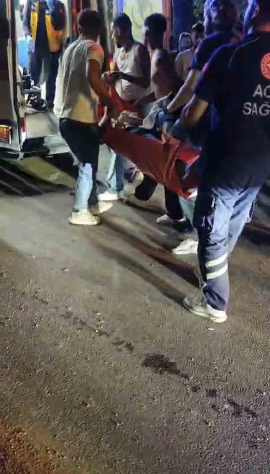 ‘Yan baktın’ kavgası kanlı bitti: 1 yaralı 5 yan baktin kavgasi kanli bitti 1 yarali 1 Q3hBRe1J
