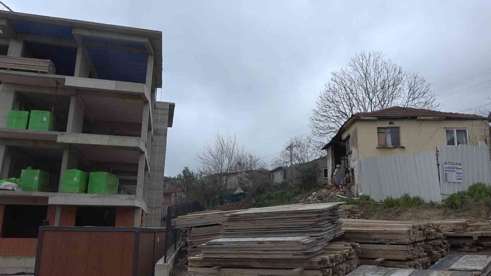 yan parseldeki insaat nedeniyle evsiz kaldilar 3 A1Ndma3Z