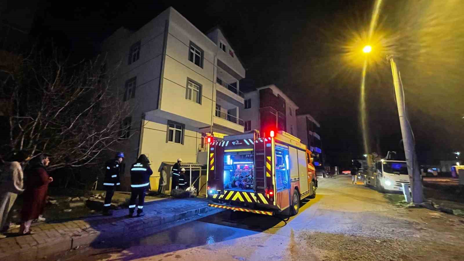 yanan elektrik kablosu korkuttu 3