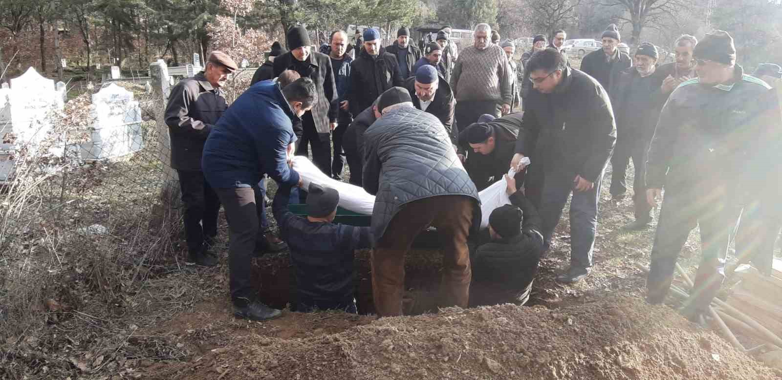 Yanan evinin önünde kedisine sarıldığı fotoğrafla tanınan Ali Meşe son yolculuğuna uğurlandı 6 yanan evinin onunde kedisine sarildigi fotografla taninan ali mese son yolculuguna ugurlandi 2 4z5VAR4P