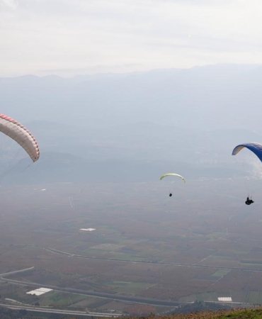 yanan-ormanlar-icin-gokyuzunden-parasutle-tohum-yagdi-lCJydepf.jpg