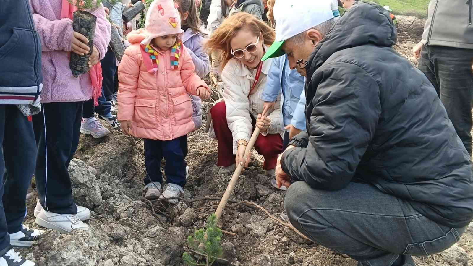 yanan sahada gelecege nefes aliagada yeni orman icin ilk fidanlar dikildi 1 p1RKBGDv
