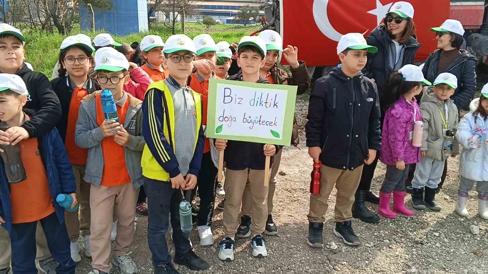 yanan sahada gelecege nefes aliagada yeni orman icin ilk fidanlar dikildi 12 fLIQQ7UA