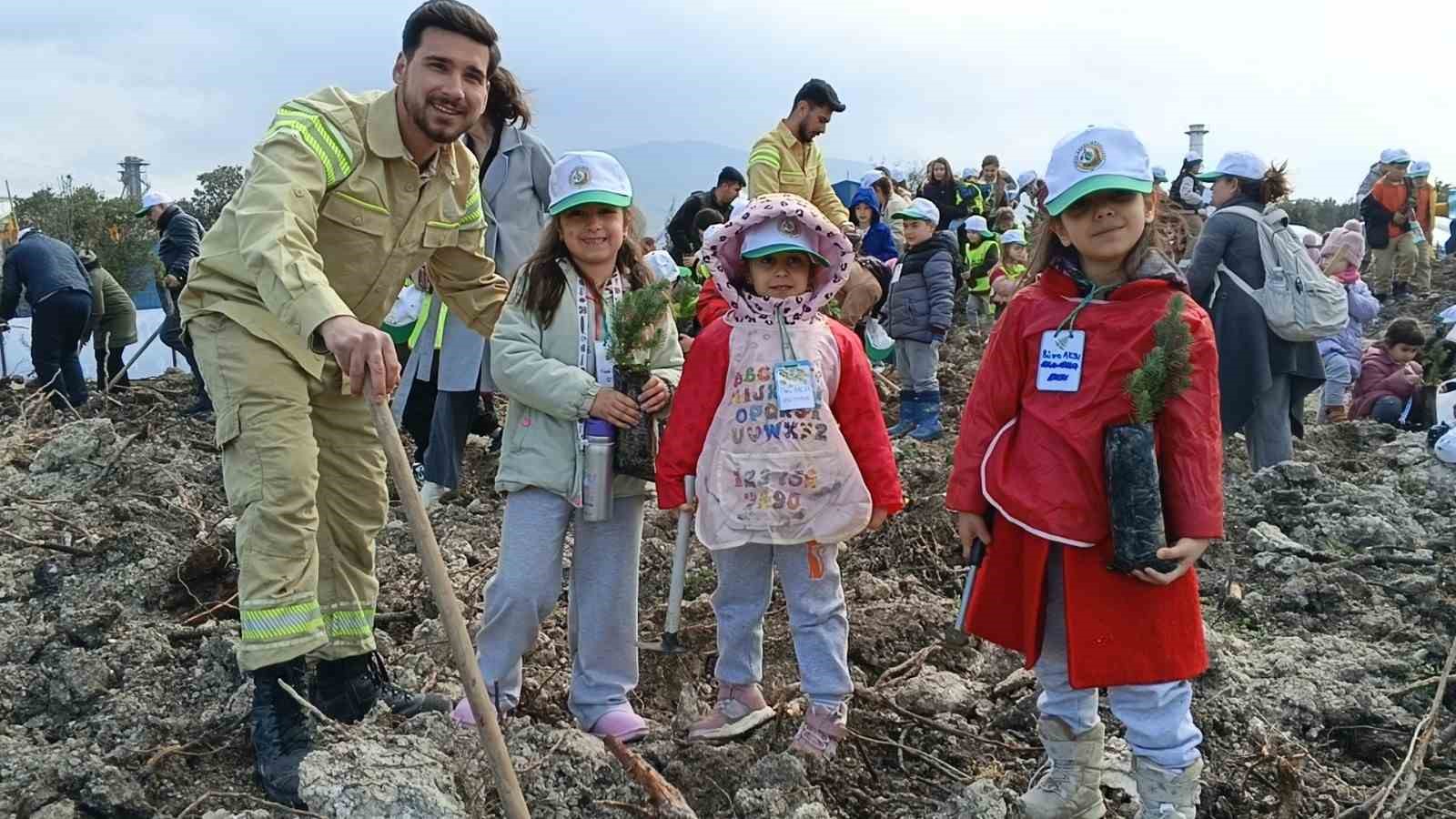 yanan sahada gelecege nefes aliagada yeni orman icin ilk fidanlar dikildi 3 dPPR9dEI