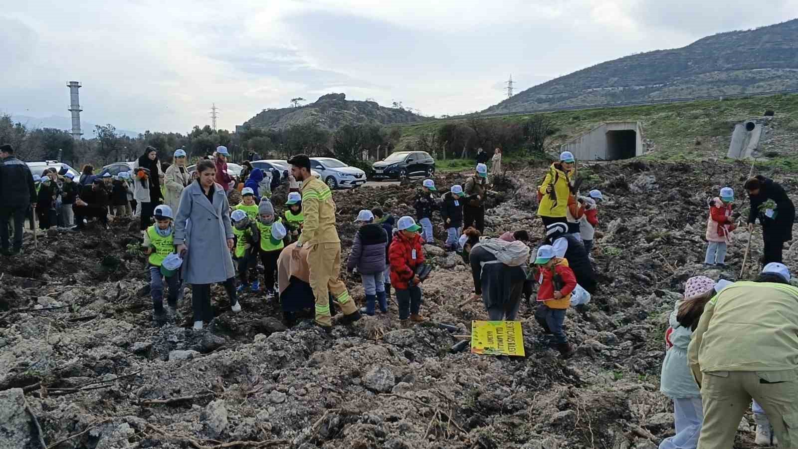 yanan sahada gelecege nefes aliagada yeni orman icin ilk fidanlar dikildi 4 7b8cyDZF