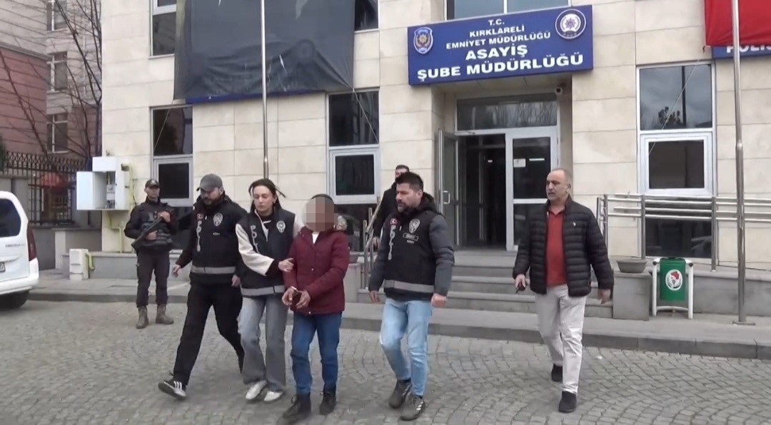 Yandı sandılar cinayet çıkı: Kağıt ve tahtaları ayçiçeği yağıyla tutuşturup yangın çıkarmış 5 yandi sandilar cinayet ciki kagit ve tahtalari aycicegi yagiyla tutusturup yangin cikarmis 1 JzTdGskE
