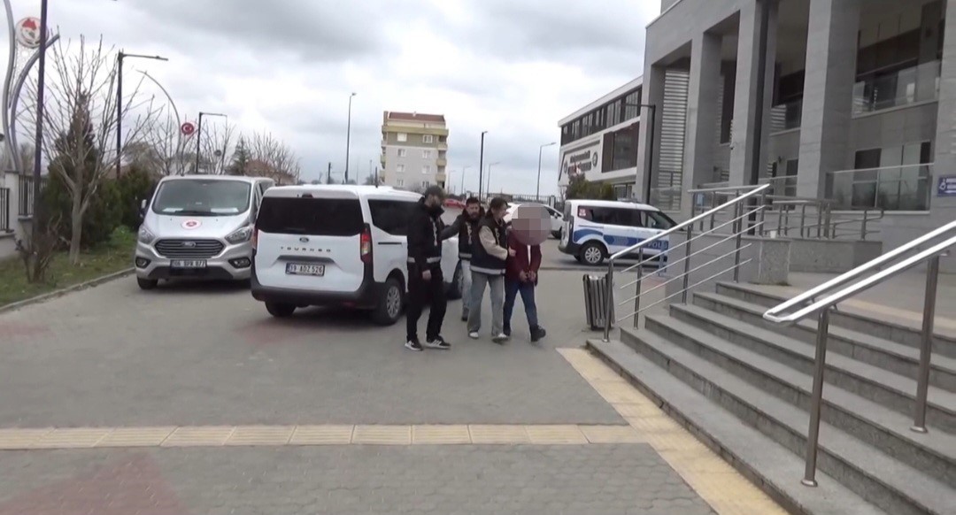 Yandı sandılar cinayet çıkı: Kağıt ve tahtaları ayçiçeği yağıyla tutuşturup yangın çıkarmış 6 yandi sandilar cinayet ciki kagit ve tahtalari aycicegi yagiyla tutusturup yangin cikarmis 2 vRks4eIK