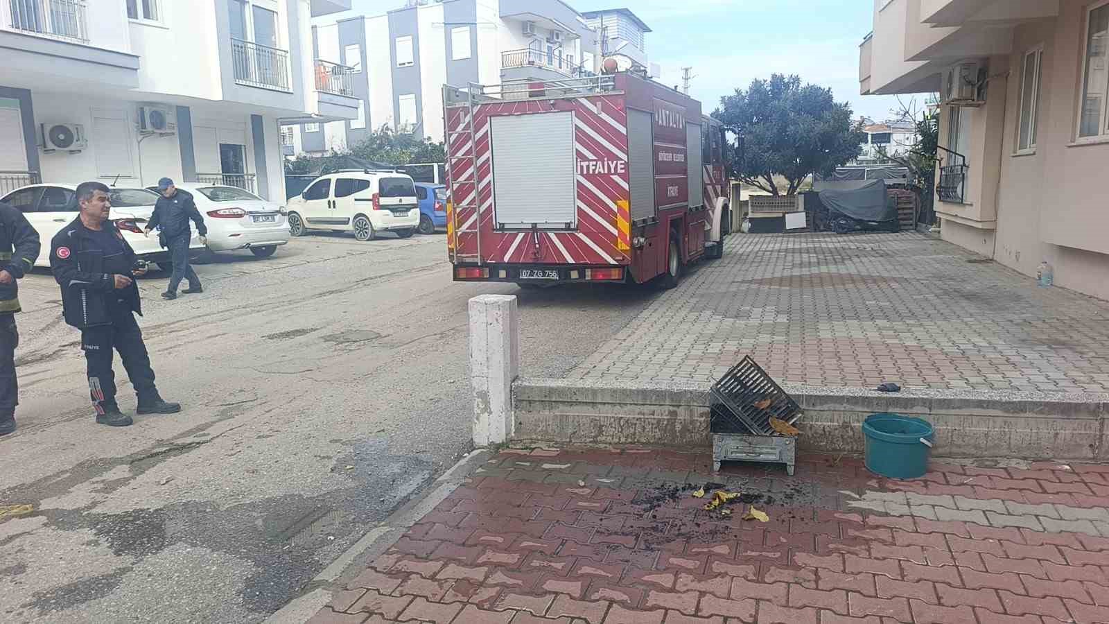 yangin ihbarina gelen itfaiyeye evin icinde mangal surprizi 2 tP9pZGSz
