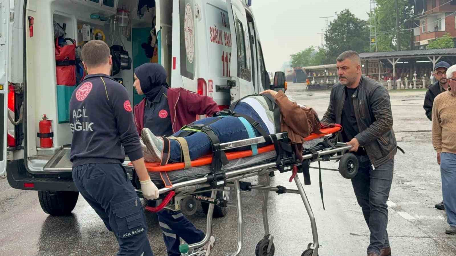 Yangın ihbarına giden itfaiye aracı zincirleme kazaya karıştı: 4 yaralı 6 yangin ihbarina giden itfaiye araci zincirleme kazaya karisti 4 yarali 2 hHd6FpIl