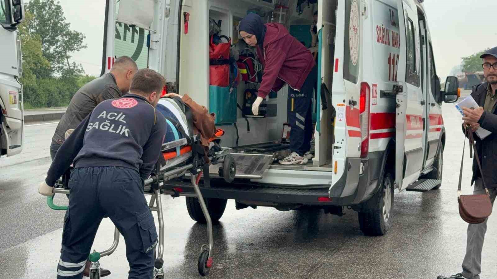 Yangın ihbarına giden itfaiye aracı zincirleme kazaya karıştı: 4 yaralı 7 yangin ihbarina giden itfaiye araci zincirleme kazaya karisti 4 yarali 3 rIVpYSMO