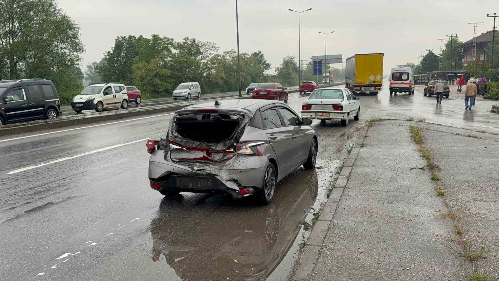 Yangın ihbarına giden itfaiye aracı zincirleme kazaya karıştı: 4 yaralı 8 yangin ihbarina giden itfaiye araci zincirleme kazaya karisti 4 yarali 4 j4q7BTKu
