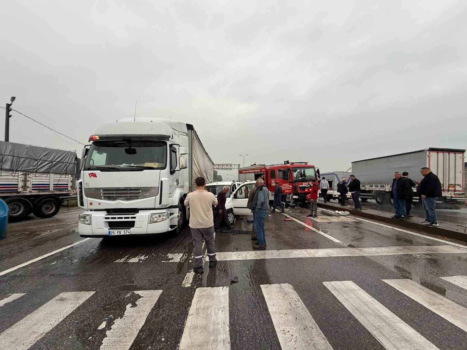 Yangın ihbarına giden itfaiye aracı zincirleme kazaya karıştı: 4 yaralı 10 yangin ihbarina giden itfaiye araci zincirleme kazaya karisti 4 yarali 6 ykPQzXVj