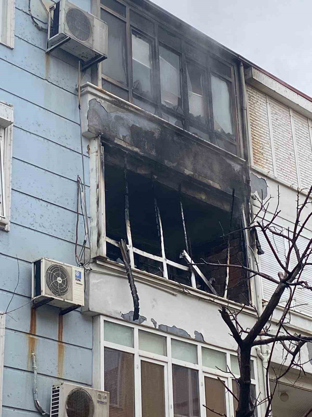 yangin sirasinda patlayan buzdolabi motoru evi harabeye cevirdi 4 8yAgi4HR