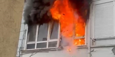 yangin-sirasinda-patlayan-buzdolabi-motoru-evi-harabeye-cevirdi-Nym9qQzJ.jpg