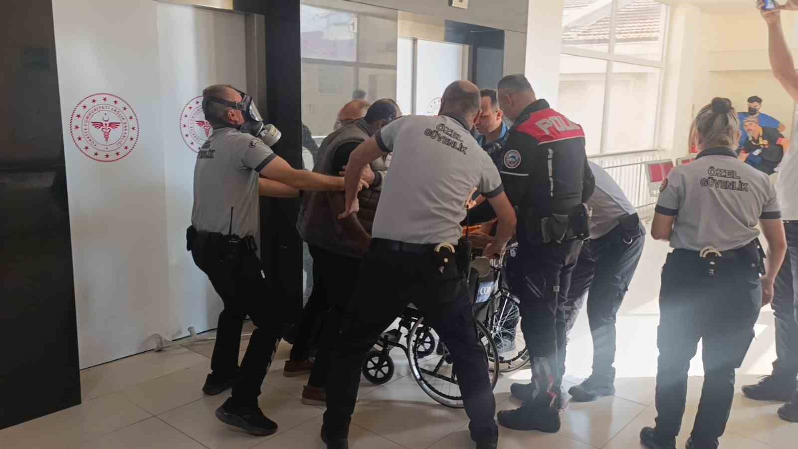 yangin tahliyesinde hasta ve yakini rolundeki hastane calisanlarindan oscarlik performans 1 ywliumGQ